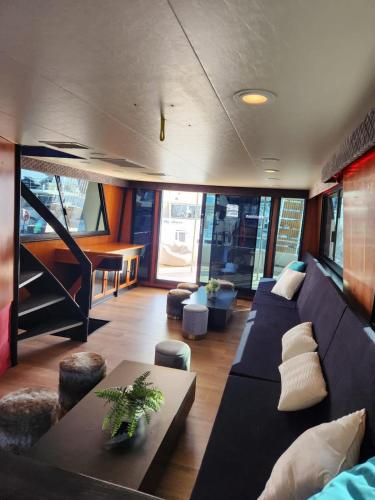 Live on a luxury 65ft yacht in Duquesa- Estapona