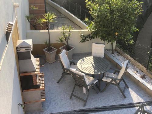 Spacious Pool & Patios