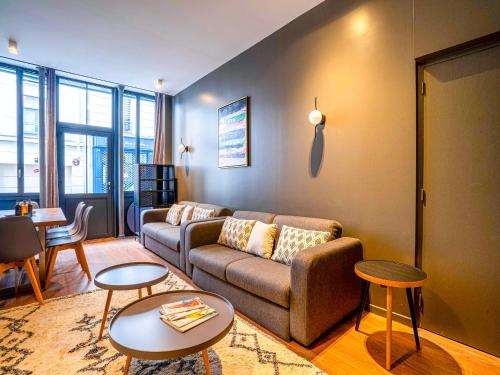 UrbanFlat 136 - Large Apartment in Paris Center