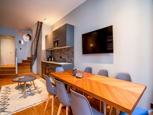 UrbanFlat 136 - Large Apartment in Paris Center
