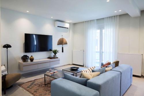 Elegant & Spacious 3BR Apt with Balcony in Pagrati
