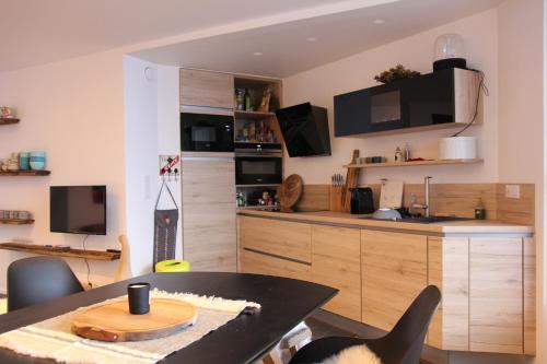Résidence Eterlous - VAL THORENS location: appartement exceptionnel de 55 m2 dans le centre, rénovation haut de gamme MAE-9026