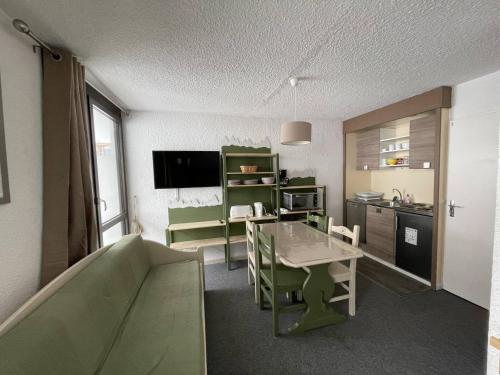 Résidence Hauts De La Vanoise - VAL THORENS location: petit appartement confortable pour 4 personnes avec un grand balcon MAE-9039