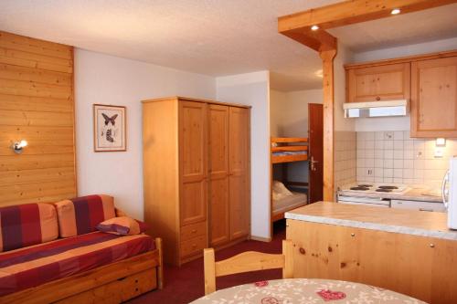 Résidence Neves - VAL THORENS location: Joli studio pour 4 personnes, étage élevé, balcon ensoleillé, dans un quartier animé (LES NEVES) MAE-9043