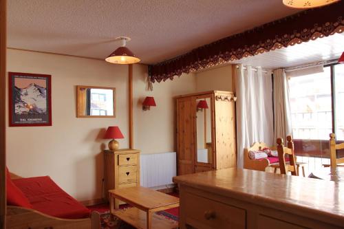 Résidence Roc De Peclet 2 - VAL THORENS location: Studio chaleureux avec une cabine dans un quartier calme MAE-9051
