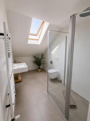 Modernes Penthouse-Loft mit Netflix, AC und Terrasse