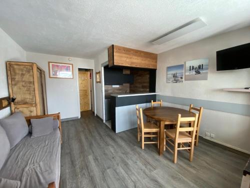 Résidence Glaciers - VAL THORENS location: studio pour 4 personnes avec balcon ensoleillé, quartier jeune et animé MAE-9077