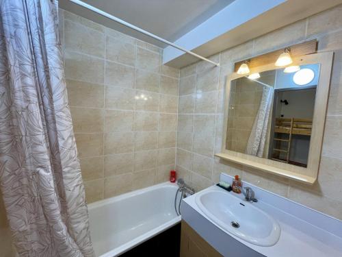 Résidence Glaciers - VAL THORENS location: studio pour 4 personnes avec balcon sud ouest dans un quartier jeune et animé MAE-9085