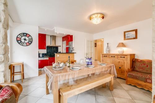 Résidence Le Bec Rouge - Appartement de charme 3 pièces 8 personnes à Tignes au pied des pistes et proche des commerces dans le quartier du Lac. Vue impr MAE-1681