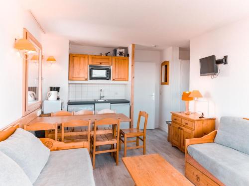 Résidence Ruitor Arc 1800 - Appartement 3 pièces pour 6 personnes avec une jolie vue sur la vallée, proche du télécabine dans le village de Charmettoger à A MAE-1697