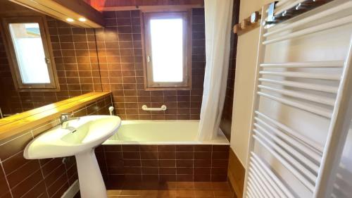 Résidence Les Cytelles - Appartement 2 pièces rénové, 5 personnes à Meribel Altiport au pied des pistes et proche du golf MAE-1751