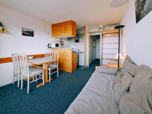 Résidence Ruitor Arc 1800 - Appartement 2 pièces pour 4 personnes avec un jolie vue sur la vallée, proche du télécabine dans le village de Charmettoger à Ar MAE-1783