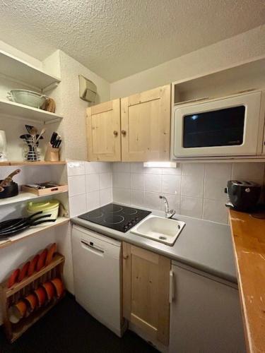 Résidence Rond-point Des Pistes Iii - Appartement 2 pièces pour 4 personnes situé à Val d’Isère, skis aux pieds et à 500m du centre du village, navettes gratuites au MAE-1798
