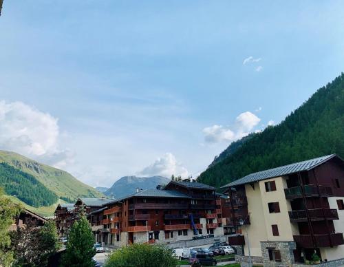 Résidence Le Chantelouve - Studio cabine avec mezzanine pour 5 personnes à Val d'Isère à 300m du centre du village et 450m des pistes MAE-1805