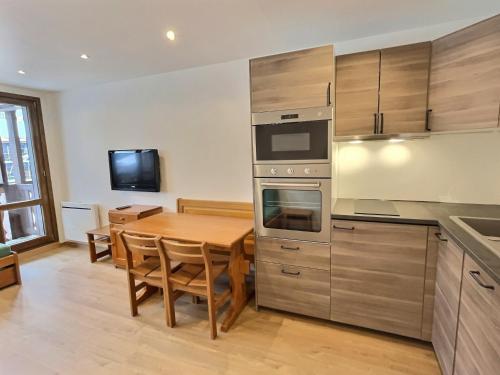 Résidence Les Jardins De Val - Appartement 2 pièces pour 4 personnes à Val d'Isère à 350 mètres du centre du village et 450m des pistes MAE-1814