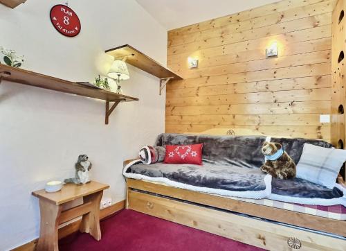 Résidence Rogoney - Les Bleuets - Studio 3 personnes à Val d'Isère à 300m du centre du village et 100m des pistes MAE-1850