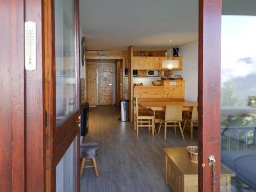 Résidence Nova - Appartement 2 pièces 6 personnes, lumineux avec une vue plongeante sur la vallée, un casier à ski, proche des pistes et des comm MAE-1889