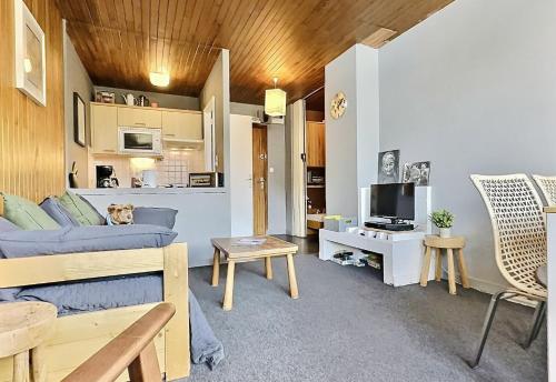 Résidence Lot 300 A Et B - Appartement 2 pièces 4 personnes proche des pistes et des commerces dans le quartier du Lavachet. Situé au 4ème étage d'une rési MAE-1926