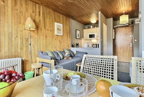 Résidence Lot 300 A Et B - Appartement 2 pièces 4 personnes proche des pistes et des commerces dans le quartier du Lavachet. Situé au 4ème étage d'une rési MAE-1926