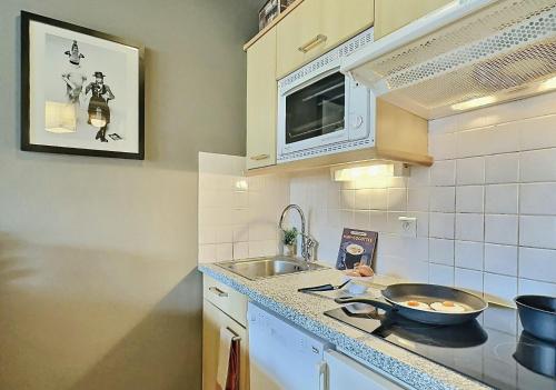 Résidence Lot 300 A Et B - Appartement 2 pièces 4 personnes proche des pistes et des commerces dans le quartier du Lavachet. Situé au 4ème étage d'une rési MAE-1926