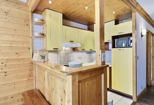 Résidence Le Bec Rouge - Appartement de charme 3 pièces 8 personnes à Tignes ski aux pieds et proche des commerces dans le quartier du Lac MAE-1993