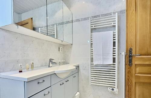 Résidence Le Pramecou - Appartement de charme 6 personnes à Tignes proche des pistes et des commerces dans le quartier du Val Claret. Appartement situé MAE-2016