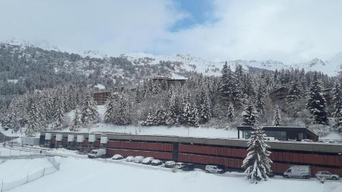 Résidence Pierra Menta - Studio 5 personnes proche des pistes et des commerces dans le village du Charvet à Arc 1800 MAE-2072