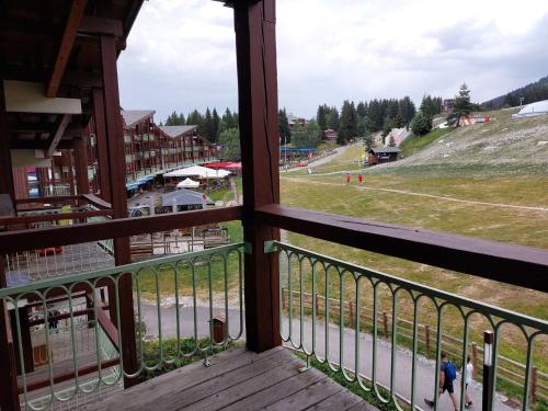 Résidence Tournavelles - Appartement 2 pièces 5 personnes avec vue sur les pistes, skis aux pieds et des commerces, proche de l'ESF et de la garderie dan MAE-2076