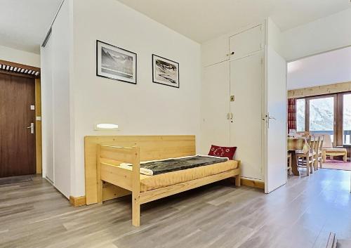 Résidence Le Bec Rouge - Appartement 3 pièces 8 personnes à Tignes ski aux pieds et proche des commerces dans le quartier du Lac. Grand espace de vie, cu MAE-2001