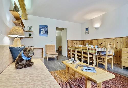 Résidence Le Bec Rouge - Appartement 3 pièces 8 personnes à Tignes ski aux pieds et proche des commerces dans le quartier du Lac. Grand espace de vie, cu MAE-2001