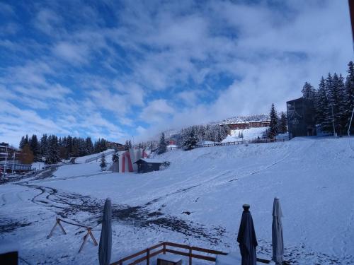 Résidence Tournavelles - Appartement 4 pièces 8 personnes avec vue sur les pistes, skis aux pieds et proche des commerces dans le village des Villards à MAE-2008