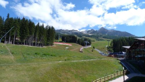 Résidence Tournavelles - Appartement 4 pièces 8 personnes avec vue sur les pistes, skis aux pieds et proche des commerces dans le village des Villards à MAE-2008
