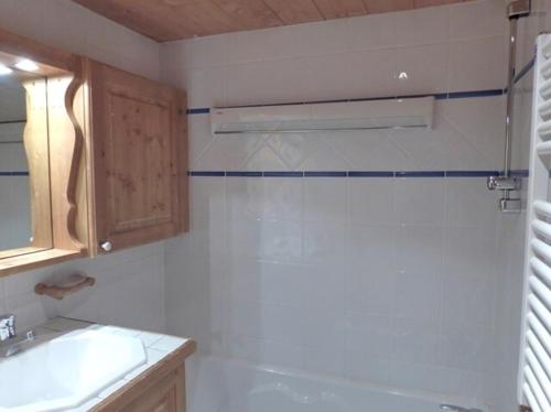 Résidence Fermes De Meribel Daguet - Appartement 3 pièces 6 personnes à Méribel Village aux pieds des pistes avec accès à la piscine couverte MAE-2020
