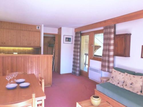 Résidence Les Dauphinelles - 2 pièces cabine pour 4/6 personnes situé à Méribel Altiport proche des pistes de ski et du golf MAE-2035