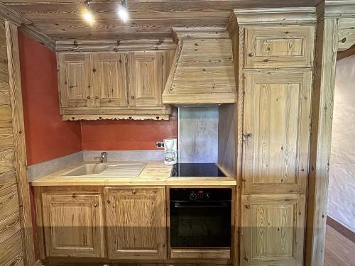 Résidence Les Brimbelles - Appartement 3 pièces pour 6 personnes situé dans le centre de Méribel proche des commerces et des pistes de ski MAE-2041