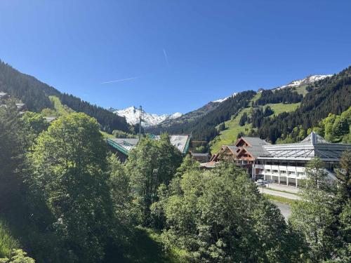 Résidence Les Brimbelles - Appartement 3 pièces pour 6 personnes situé dans le centre de Méribel proche des commerces et des pistes de ski MAE-2041