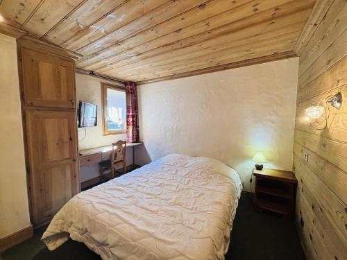 Résidence Les Brimbelles - Appartement 3 pièces pour 6 personnes situé dans le centre de Méribel proche des commerces et des pistes de ski MAE-2041