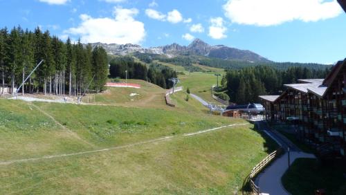 Résidence Tournavelles - Appartement 2 pièces 5 personnes avec vue sur les pistes, skis aux pieds et des commerces, proche de l'ESF et de la garderie dan MAE-2071