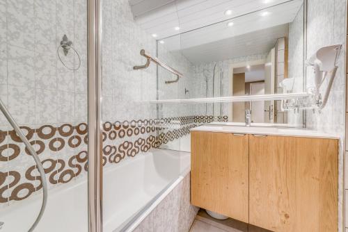 Résidence Palafour - 3 pièces renové 3 - familial, spacieux - 2 salle de bain/douche - balcon vue lac MAE-3381