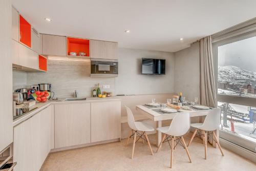 Résidence Palafour - Complètement rénové en 2018, élégant 2 pièces confort moderne - balcon - vue Grande Sassière MAE-3390
