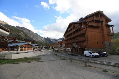 Chalet De La Tour - entièrement rénové et confortable MAE-3503