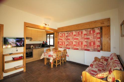 Chalet De La Tour - entièrement rénové et confortable MAE-3503