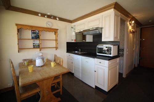 Résidence Palafour - Studio cabine 4 personnes pieds des pistes - balcon vue Grande Sassière MAE-3640
