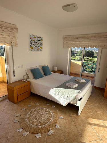 Sunny Apartment near Falésia Beach