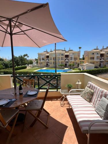 Sunny Apartment near Falésia Beach