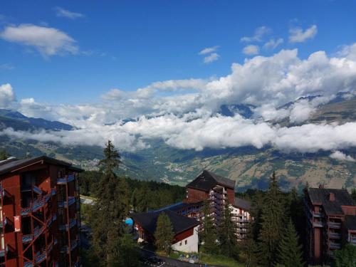 Résidence Archeboc - Agréable Duplex 6 personnes, situé au dernier étage, avec très jolie vue sur la vallée, les montagnes et le Mont-Blanc. MAE-6554