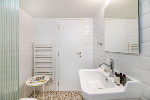 Haven 2BR Apartment by Flisvos Marina by UPSTREET