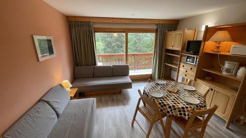 Résidence Les Eperonnelles - Studio pour 4 personnes situé à Méribel Altiport, proche des pistes de ski et du golf MAE-2944