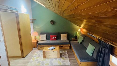 Résidence Les Eperonnelles - Appartement 3 pièces pour 6 personnes situé à Méribel Altiport, proche des pistes de ski et du golf MAE-2644