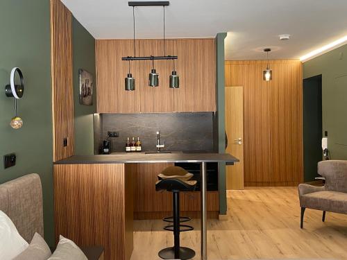 Zebra Suite 5 mins walk TO BEACH in Historic Old Town